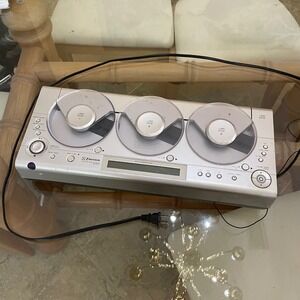 Emerson MS3103 Triple Play Linear 3 CD Changer AM FM Radio Silver For Parts